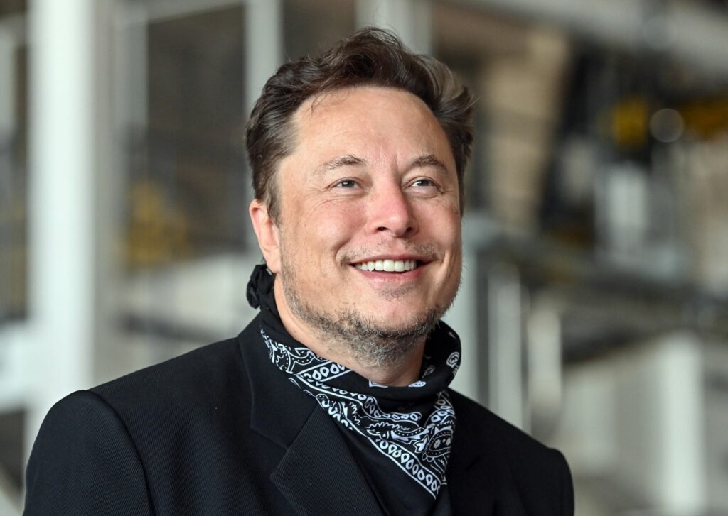 Musk lässt sich auf Twitter zu Aktienverkauf verpflichten Musk lässt sich auf Twitter zu Aktienverkauf verpflichten