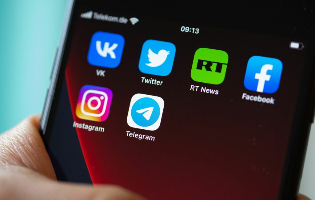 Ukraine-Krieg: Facebook erlaubt Ausnahme für Gewaltaufrufe Ukraine-Krieg: Facebook erlaubt Ausnahme für Gewaltaufrufe