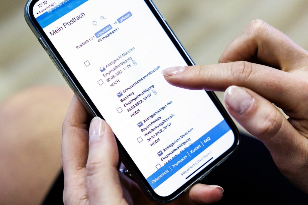 Umfrage: Größter Digitalisierungs-Bedarf bei Verwaltung