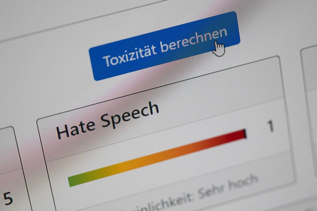 Bundesweite Durchsuchungen nach Hass-Äußerungen im Internet Bundesweite Durchsuchungen nach Hass-Äußerungen im Internet