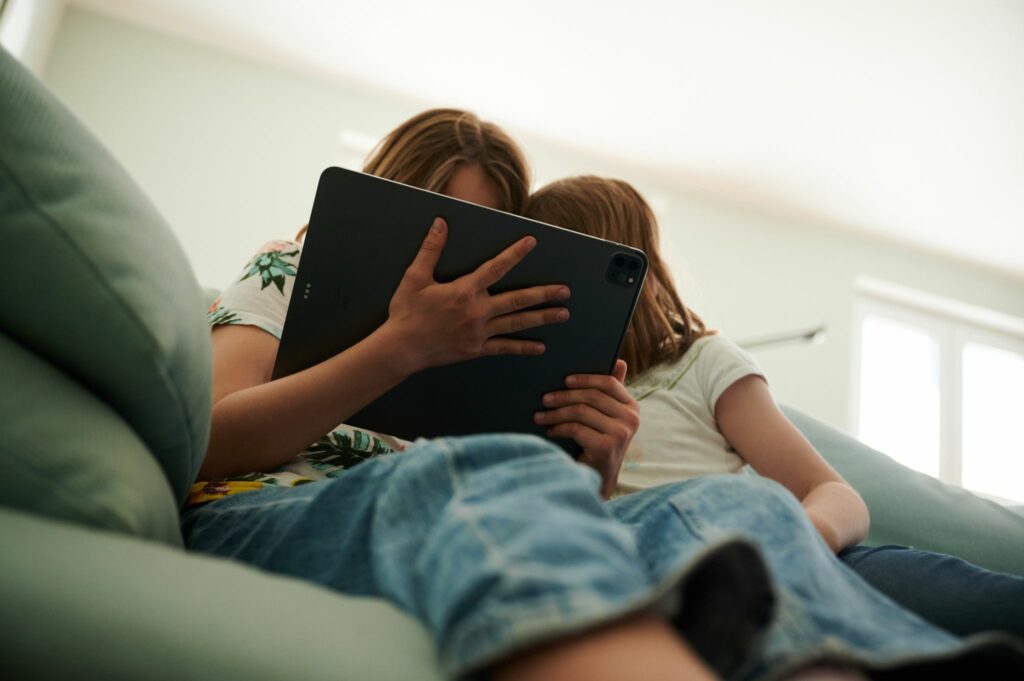 Bildschirmzeit von Kindern in Pandemie deutlich gestiegen Bildschirmzeit von Kindern in Pandemie deutlich gestiegen