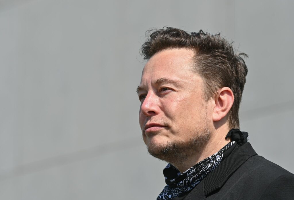 Musk denkt offenbar auch über Bezahl-Twitter nach Musk denkt offenbar auch über Bezahl-Twitter nach
