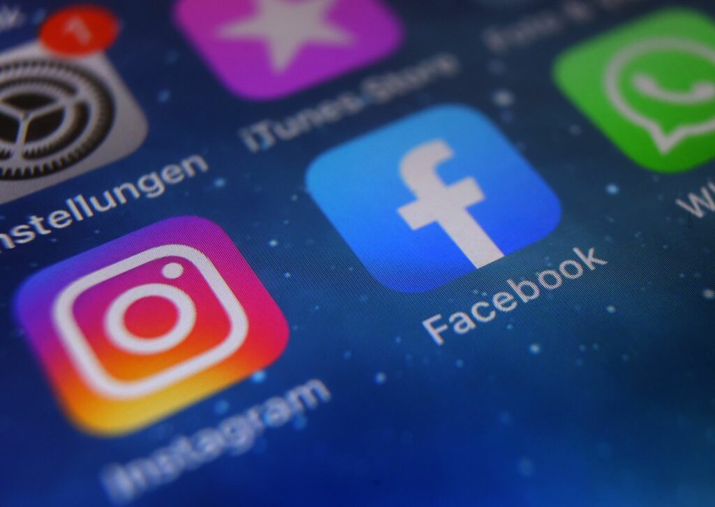 Facebook und Instagram führen Abo-Modell für Häkchen ein