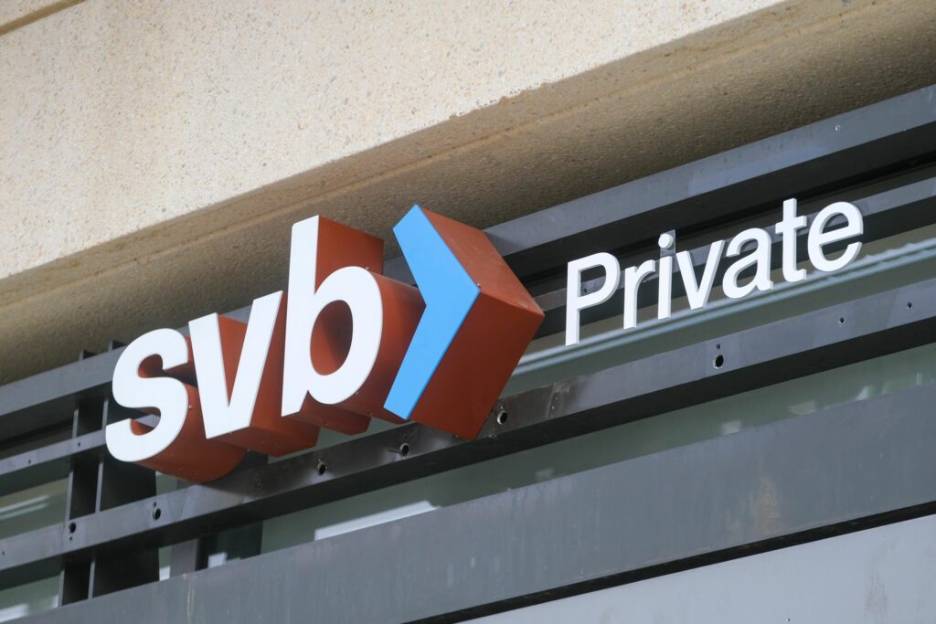 Verband: Erste Schritte nach Bank-Kollaps dämmen Folgen ein Verband: Erste Schritte nach Bank-Kollaps dämmen Folgen ein