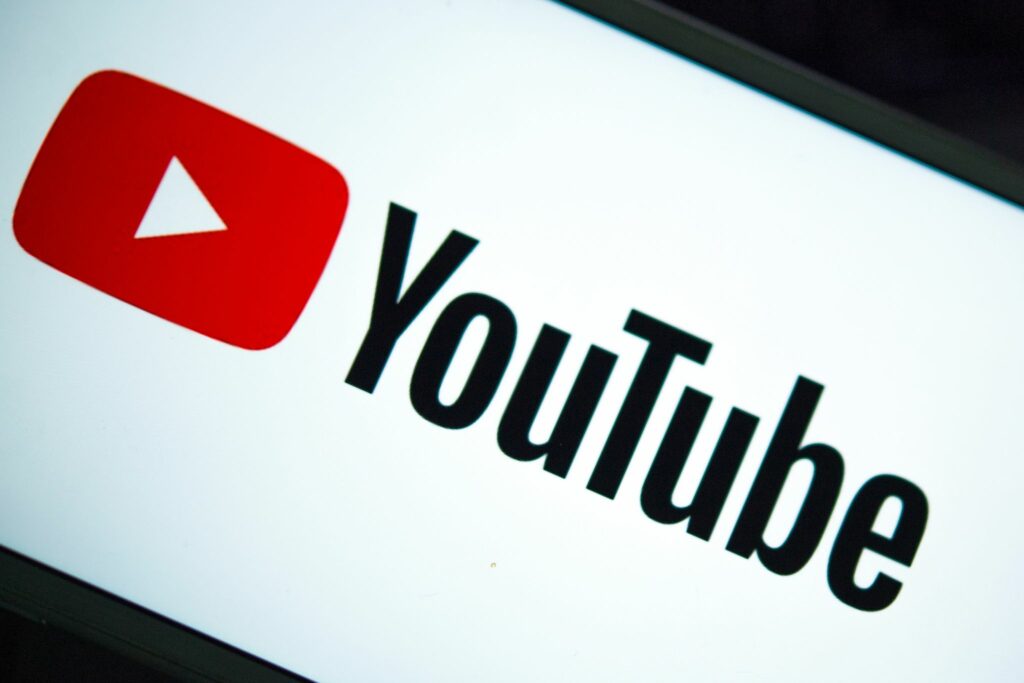 YouTube streamt täglich eine Milliarde Stunden aufs TV