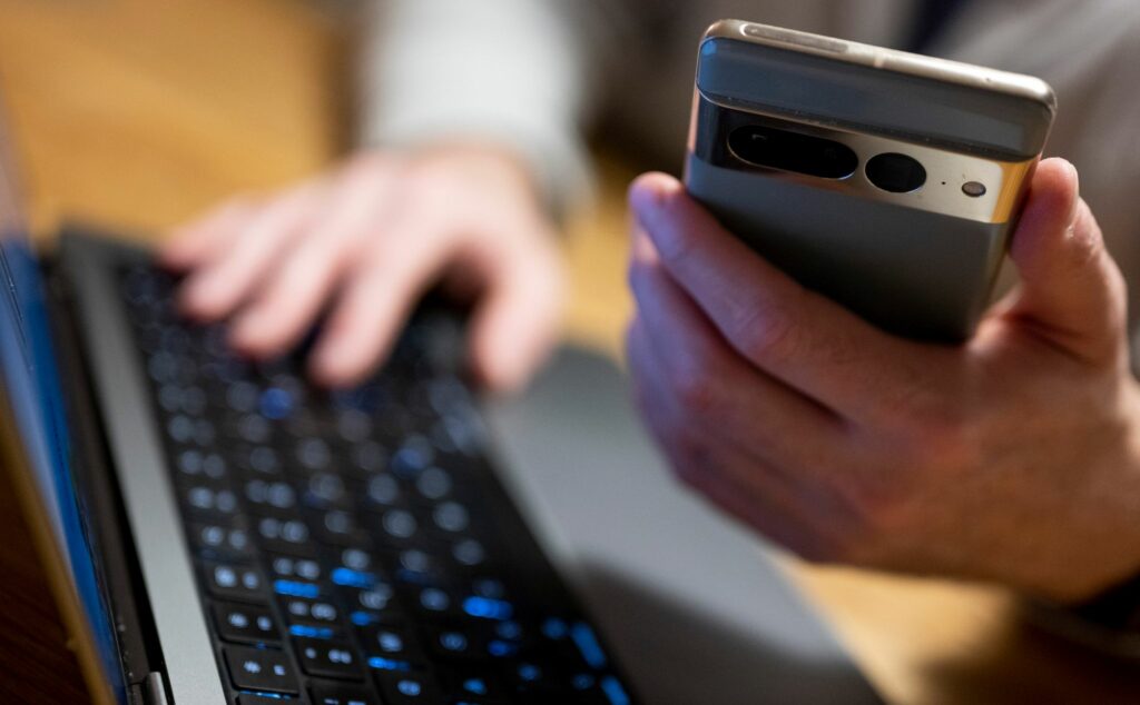 Sicher per Handy bezahlen? Neue Technik für Online-Shopping Sicher per Handy bezahlen? Neue Technik für Online-Shopping