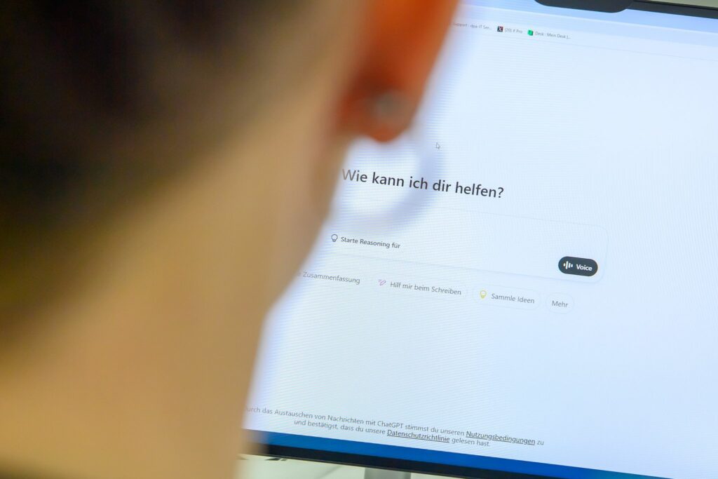 Umfrage: Nur jeder Vierte überprüft KI-Ergebnisse Umfrage: Nur jeder Vierte überprüft KI-Ergebnisse